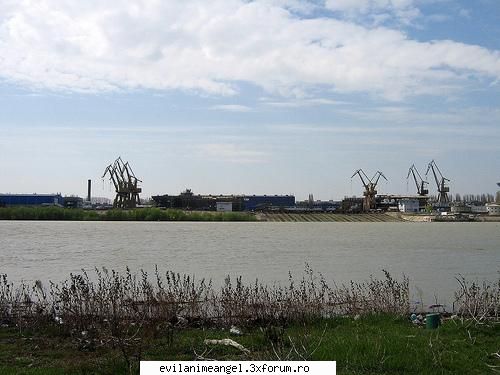 braila/ orasul meu aici este dunarea acele macarale cara pesti tone 