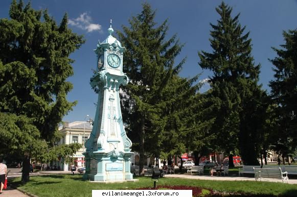 braila/ orasul meu - 11... ceasul din centru pe el este facut un semn - Cafenea/Sedinte.