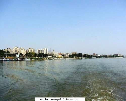 braila/ orasul meu - 17....valurile brailei pe acolo pe undeva sper - Cafenea/Sedinte.